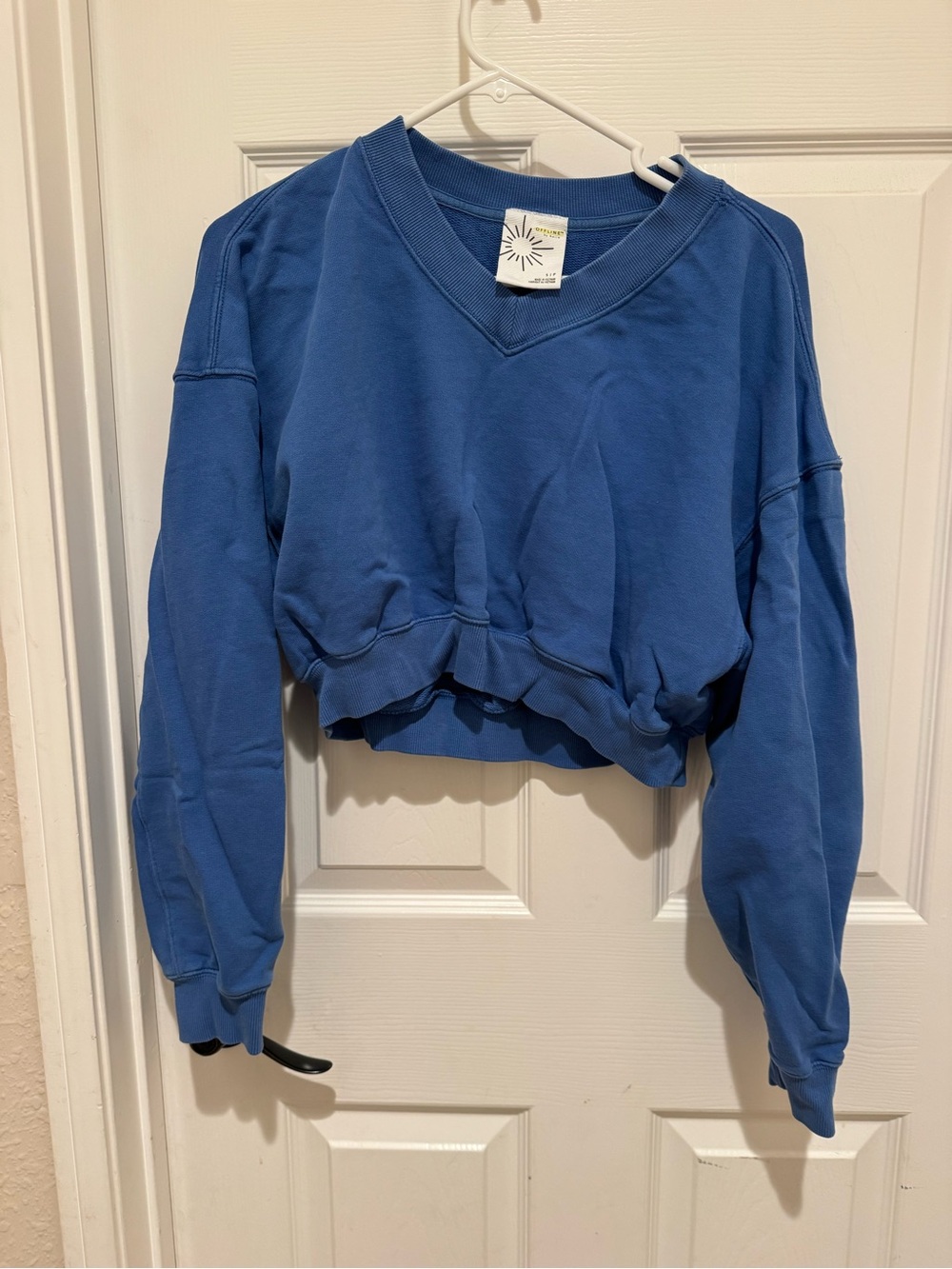 OFFLINE by Aerie Light Throw back cropped v-neck sweatshirt vintage washed Blue